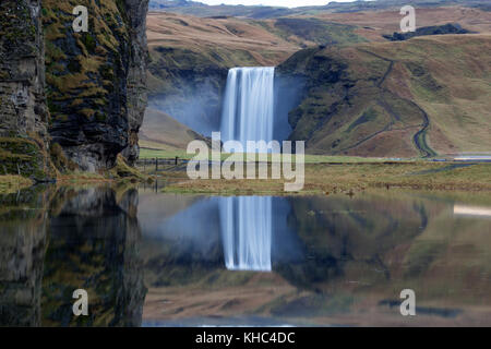 Wasserfall skógafoss an der Südküste Islands Stockfoto