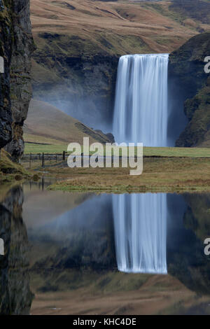 Wasserfall skógafoss an der Südküste Islands Stockfoto