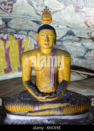 Im Inneren der Höhlen in alten buddhistischen Höhlentempel in Dambulla, Sri Lanka. Stockfoto