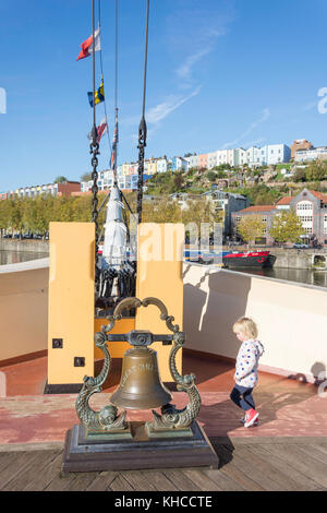 Schiffsglocke am Bug der Brunel SS Great Britain, Great Western Dockyard, Spike Island, Bristol, England, Vereinigtes Königreich Stockfoto