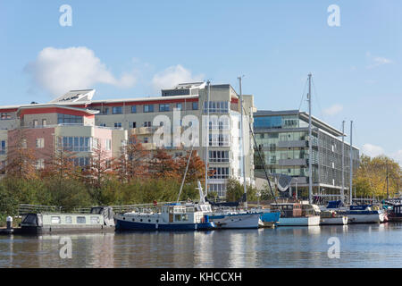 Moderne riverside Apartment- und Bürogebäude, Hannover Quay, Schwimmenden Hafen, Harbourside, Bristol, England, Vereinigtes Königreich Stockfoto