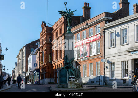 Lewes Kriegerdenkmal, Lewes High Street, Lewes, East Sussex, England, Vereinigtes Königreich Stockfoto