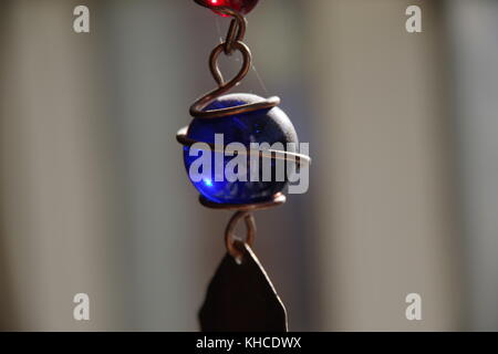 Close-ups von einzigartigen ausgesetzt Glas und Draht Art. Stockfoto