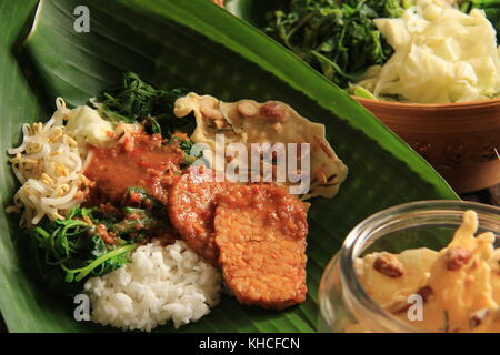 Pecel, die traditionellen javanischen Gemüsesalat Stockfoto