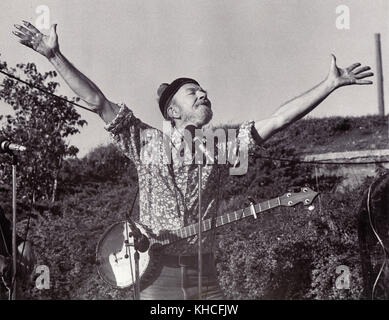 Musiker Pete Seeger führt in Newburgh, NY in einer Datei Foto vom 11. August 1987. Die berühmte Folk-sänger starb am Montag 27 Januar, 2014. Francis Specker Stockfoto