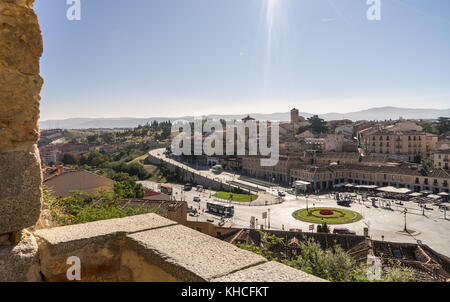 Blick auf die Altstadt in Segovia, Spanien aus der römischen Aquädukt Stockfoto