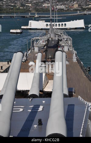 Das Arizona Memorial vom Deck des Schlachtschiff Missouri Stockfoto
