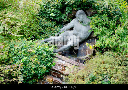 Paris, Frankreich. Jardin de Luxembourg (6. Arr) 'L'Effort' (Pierre Roche - Pierre Henry Ferdinand Massignon, 1855-1922) Skulptur inspiriert von einer der Stockfoto