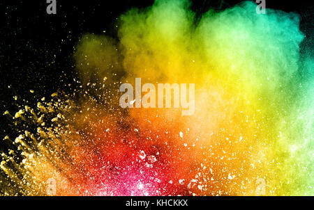 Abstrakte Farbe Pulver Explosion auf schwarzen Hintergrund. Abstrakte Freeze motion der Farbe Pulver spritzen. Stockfoto