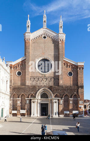 Basilika San Giovanni e Paolo, auch bekannt als San Zanipolo, Castello, Venice, Italien am Campo San Giovanni e Paolo im Abendlicht. Stockfoto