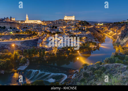 Die Altstadt von Toledo in Spanien in der Nacht Stockfoto