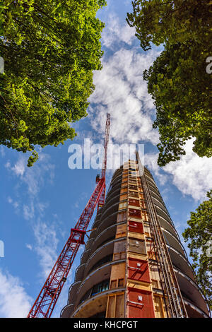 Hochhaus Kran baut Wolkenkratzer und moderne Häuser Stockfoto