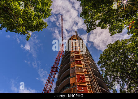 Hochhaus Kran baut Wolkenkratzer und moderne Häuser Stockfoto