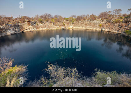 Otjikoto See in der Nähe von Tsumeb, Namibia, Afrika Stockfoto