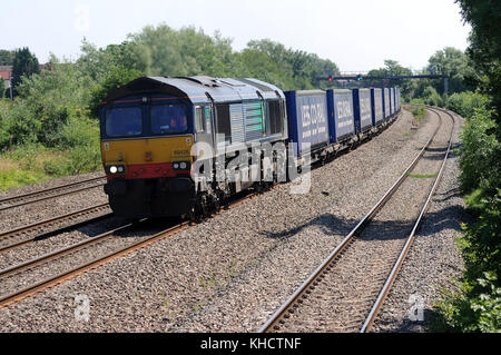 66426 Köpfe eine daventry - wentloog "Tesco Express' in Hereford. Stockfoto