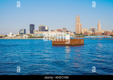 Cleveland - Skyline von Lake Erie gesehen. Cleveland, Ohio, USA. Stockfoto