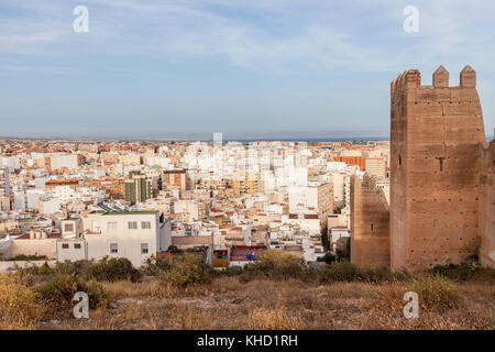 Wand des Jayran und Almeria Panorama. Almeria, Andalusien, Spanien. Stockfoto