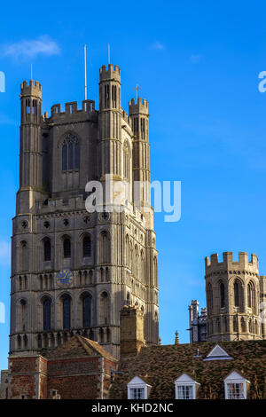 ELY, CAMBRIDGESHIRE, UK - 22. NOVEMBER: Außenansicht von Ely Kathedrale von Ely am 22. November 2012 Stockfoto