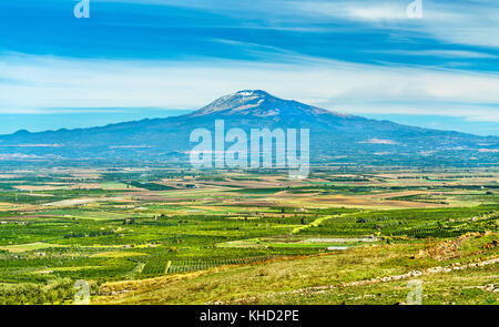 Panorama von Sizilien mit dem Ätna im Hintergrund. Süditalien Stockfoto