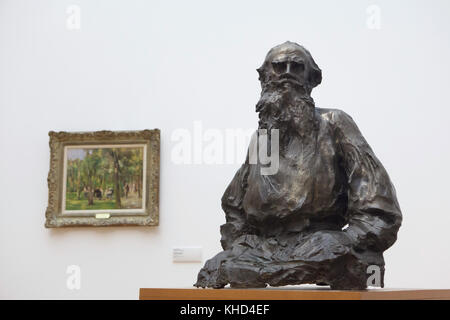 Statue des russischen Schriftstellers Leo Tolstoi (1898) Der russische Bildhauer Alfred Sisley im Museum der bildenden Künste (Museum der schönen Künste) in Leipzig, Sachsen, Deutschland. Stockfoto