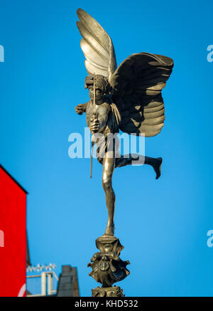 Statue von Anteros am Shaftesbury Memorial Fountain, Piccadilly Circus, London. Die Statue wurde 1892 errichtet. Stockfoto