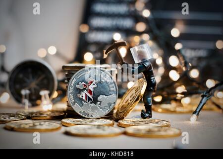 Europa verlassen. Silber brexit Münze mit britischen Karte. Bergbau Weihnachten Konzept. Stockfoto