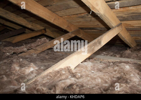 Schaum-Isolierung Plastik auf ein neues Dach Stockfotografie - Alamy