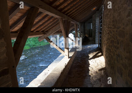 Die Innenseite der Waschhäuser, in Vannes (Morbihan - Frankreich). Unterhalb der Stadtmauern gelegen, sie Spiegel im Marle River. L'Intérieur des Lavoirs de Vannes Stockfoto