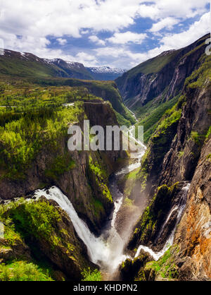 Blick von oben Der voringsfossen mabodalen des berühmten Wasserfall, in Hordaland Stockfoto