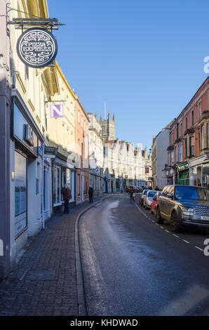 Geschäfte und Restaurants in der Castle Street, Cirencester, Gloucestershire, VEREINIGTES KÖNIGREICH Stockfoto