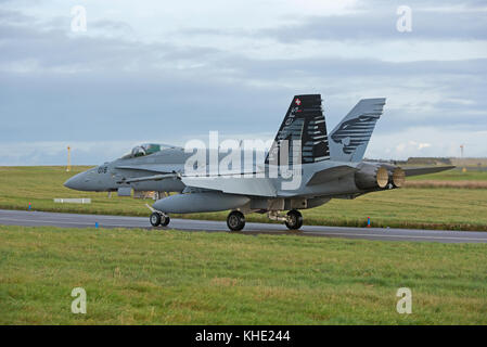 Swiss Air Force F/A 18 C Hornissen zu RAF Lossiemouth, Schottland für vier Wochen im November 2017 bereitgestellt. Stockfoto