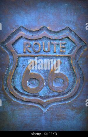 Route 66 Schild in Bronze mit blauer Farbe. Stockfoto