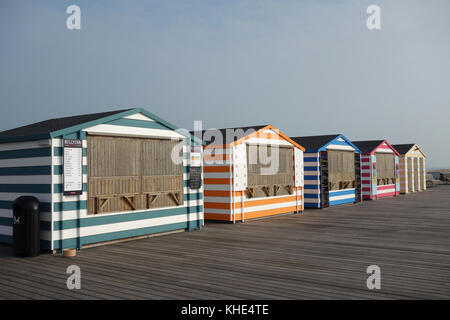 Geschlossen Kioske auf der Pier von Hastings, East Sussex Stockfoto