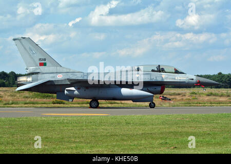 Kleine Brogel, Belgien - 17. Juli: Portugiesische Luftwaffe f16 fighter Jets auf kleine-brogel Luftwaffenstützpunkt. Stockfoto