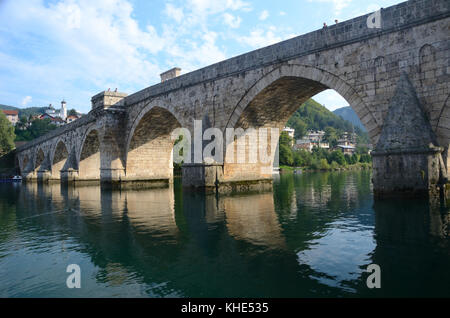 "Die mehmed sokolovic Pasha Brücke" (xvi Jahrhundert) historische Brücke über die Drina in Visegrad, Bosnien und Herzegowina Stockfoto