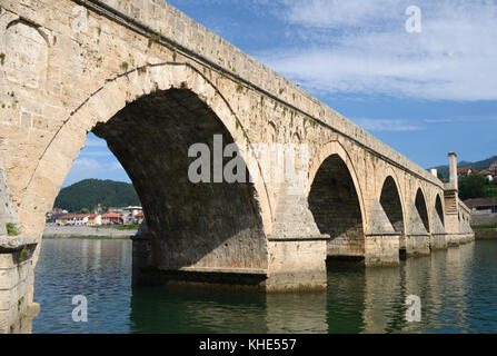 "Die mehmed sokolovic Pasha Brücke" (xvi Jahrhundert) historische Brücke über die Drina in Visegrad, Bosnien und Herzegowina Stockfoto