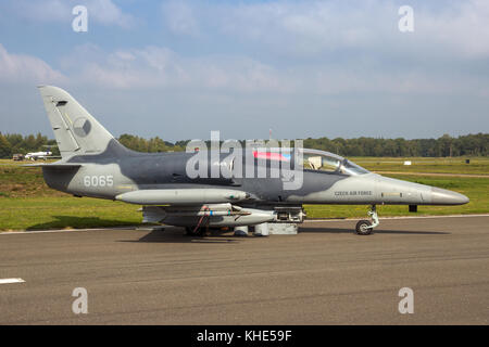 KLEINE BROGEL, BELGIEN - 13. Sep. 2014: Czech Air Force Aero L-159 Alca Attentat Jet on the tarmac of kleine-Brogel Airbase. Stockfoto