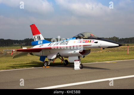 Kleine Brogel, Belgien - 13.September 2014: belgische Luftwaffe General Dynamics F-16 Fighting Falcon in den Farben der YF-16 Prototyp gemalt. Stockfoto