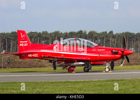 Kleine Brogel, Belgien - 13.September 2014: Pilatus PC-21 Turboprop trainer Flugzeuge, die auf dem Rollfeld des kleine-brogel Luftwaffenstützpunkt. Stockfoto