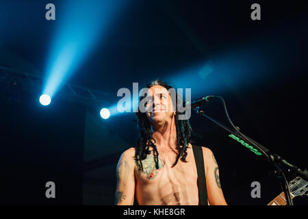 Die amerikanische Punkrock-Band NOFX spielt ein Live-Konzert im Amager Bio in Kopenhagen. Hier ist Gitarrist Eric Melvinis live auf der Bühne zu sehen. Dänemark, 15/06 2016. Stockfoto