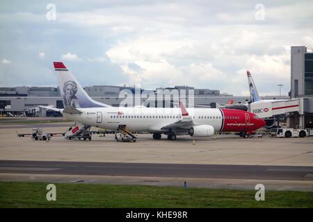 Eine norwegische Luft internationale Flugzeuge zeigt ein Bild von der Schauspielerin Wenche Foss auf der Heckflosse am Internationalen Flughafen von Orlando, Florida, USA Stockfoto