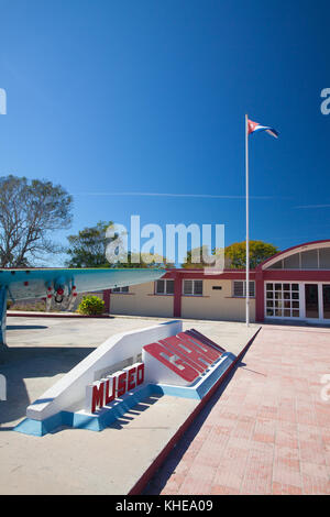 Playa Giron, Kuba - Januar 27,2017: die Bucht von Schweinen Museum. Panzer und Flugzeuge vor dem Museum der fehlgeschlagenen Invasion 1961 gewidmet. Stockfoto