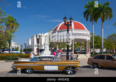 Cienfuegos, Kuba - Januar 28, 2017: Jose Marti Park, dem Hauptplatz von Cienfuegos (Unesco Weltkulturerbe), Cuba, Cienfuegos, der Hauptstadt von Cienfuegos Stockfoto