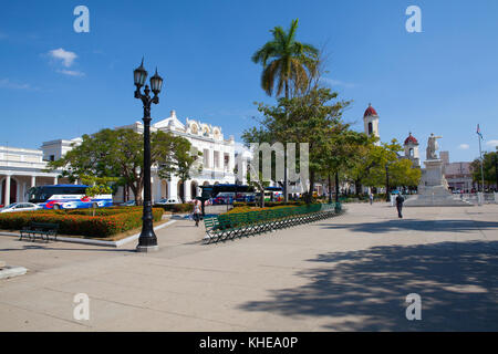 Cienfuegos, Kuba - Januar 28, 2017: Jose Marti Park, dem Hauptplatz von Cienfuegos (Unesco Weltkulturerbe), Cuba, Cienfuegos, der Hauptstadt von Cienfuegos Stockfoto