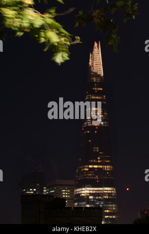 Der Shard, 310 Meter hoch, und eine der neuen ikonischen Gebäuden oppposite das Finanzviertel der Stadt London, England. Stockfoto
