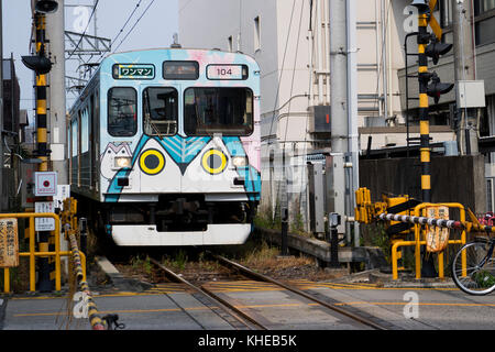 Iga Ueno-Japan, Juni 1, 2017: kintetsu private Eisenbahn, iga Tetsudo, Iga, Zug mit Ninja Figuren dekoriert Stockfoto