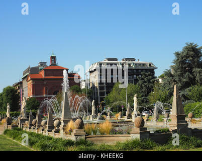 Europa, Italien, Lombardei, Mailand, das Leben in der Stadt Bezirk, Giulio Cesare SQUARE, vier Jahreszeit Brunnen Stockfoto