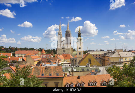 Kathedrale von Zagreb und der hl. Katharina Kirche, Blick von der Oberstadt Stockfoto