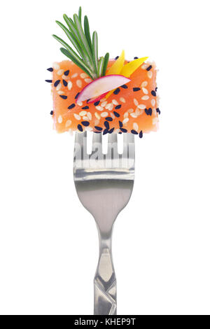 Frische bunte Zusammensetzung mit Meeresfrüchten auf Gabel, isoliert auf weißem Stockfoto