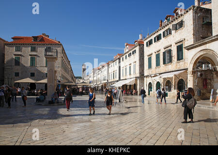 Boulevard Stradun und luza Platz in der historischen Altstadt von Dubrovnik, Dalmatien, Kroatien Stockfoto